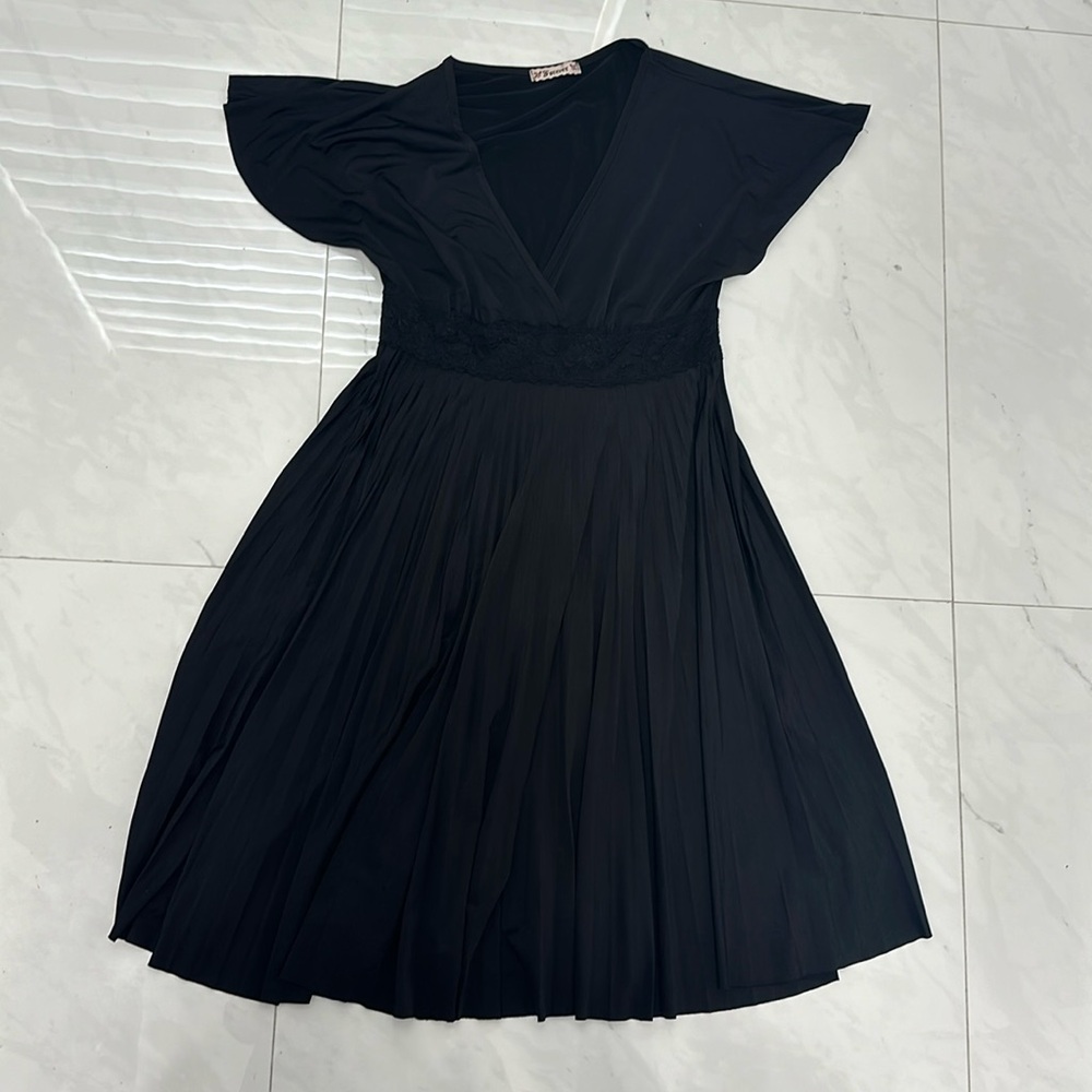 Pleaded Black Dress, Forever 21, Small